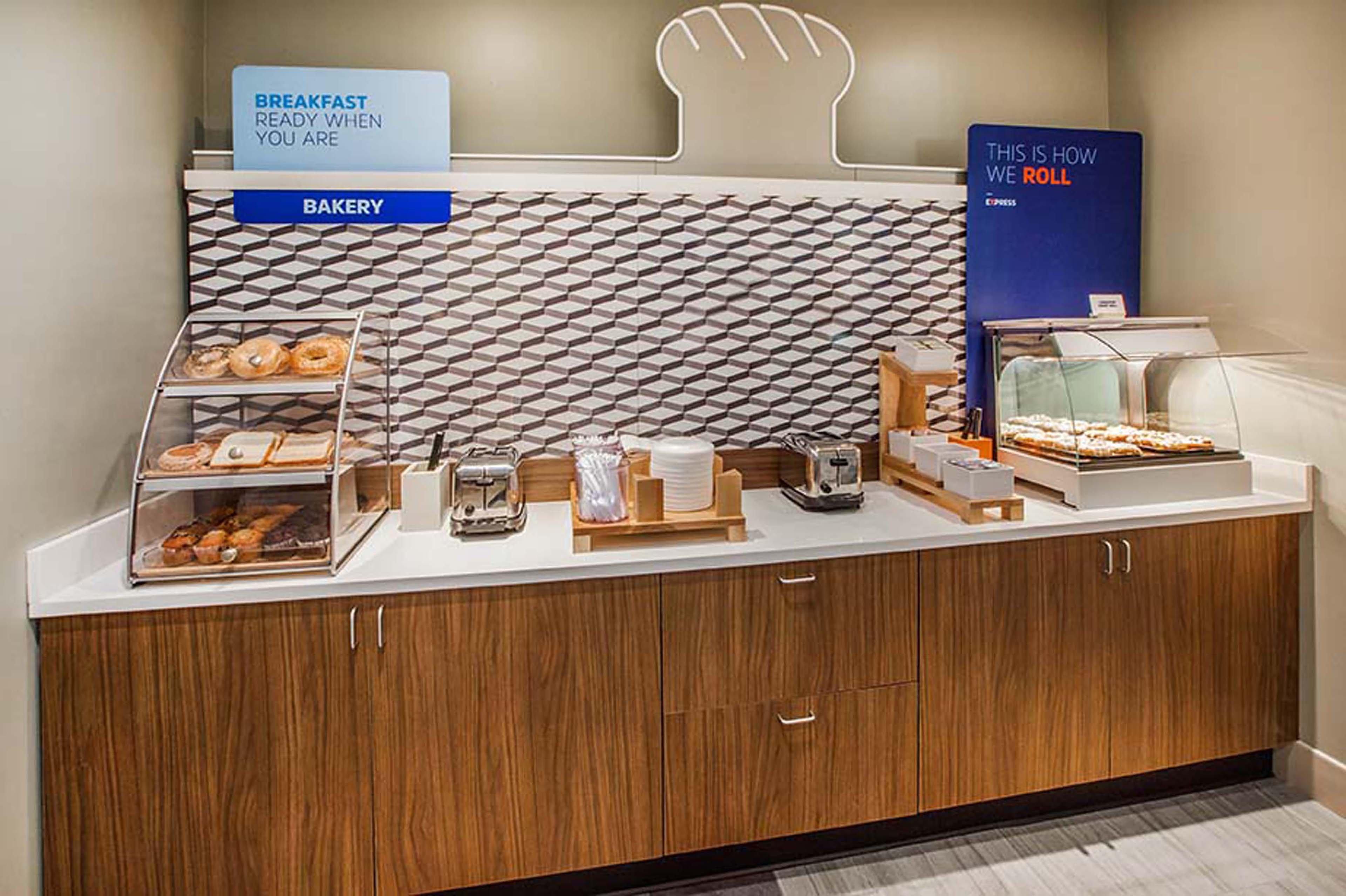 Holiday Inn Express & Suites Charlotte Arpt-Belmont By Ihg Ngoại thất bức ảnh