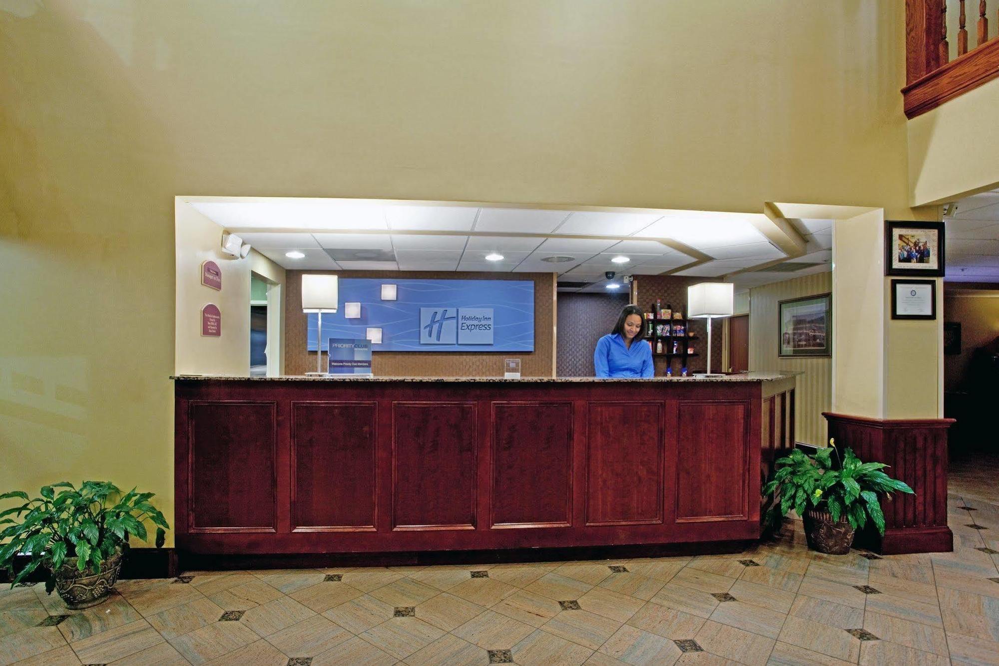 Holiday Inn Express & Suites Charlotte Arpt-Belmont By Ihg Ngoại thất bức ảnh