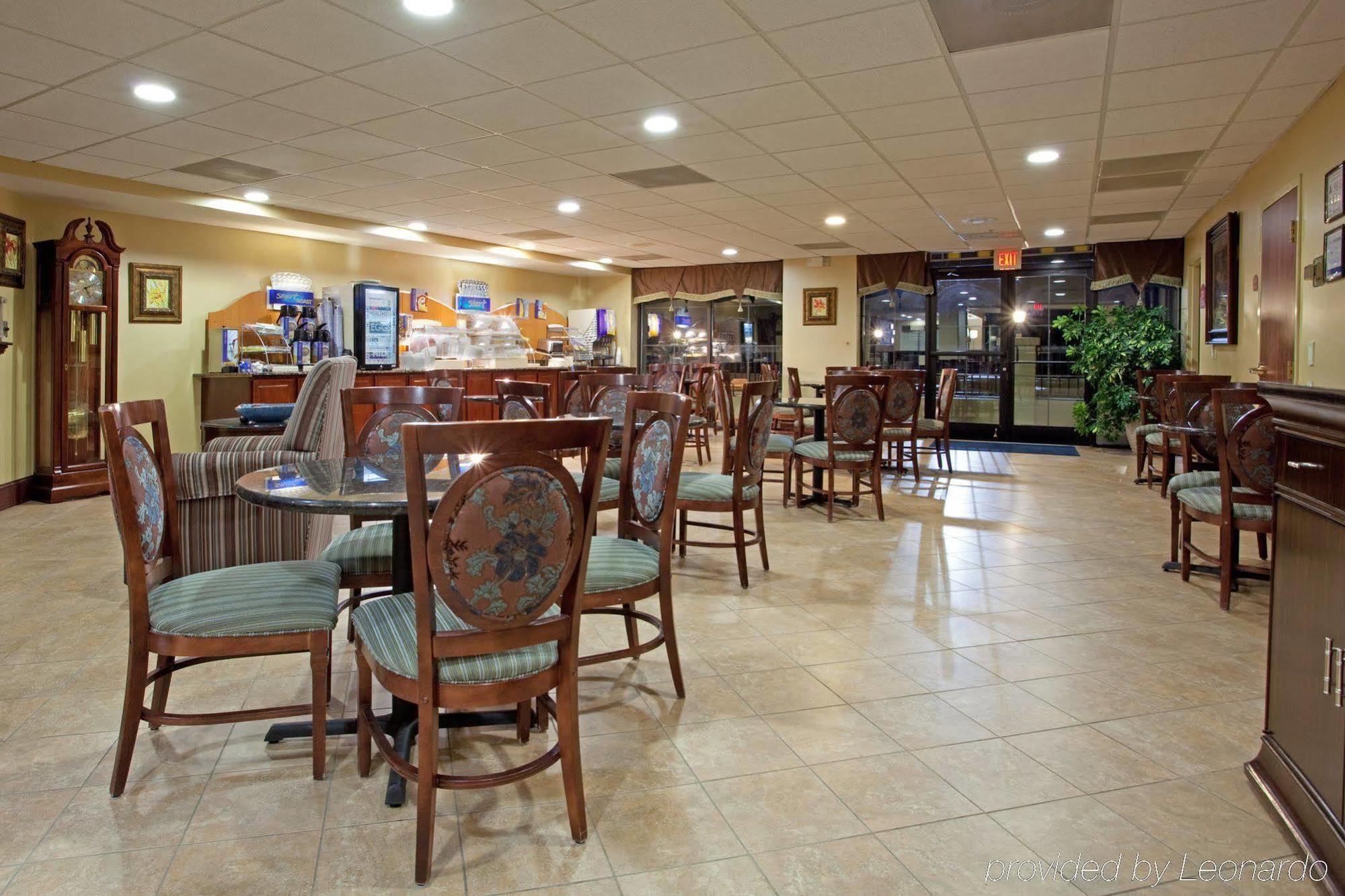 Holiday Inn Express & Suites Charlotte Arpt-Belmont By Ihg Ngoại thất bức ảnh